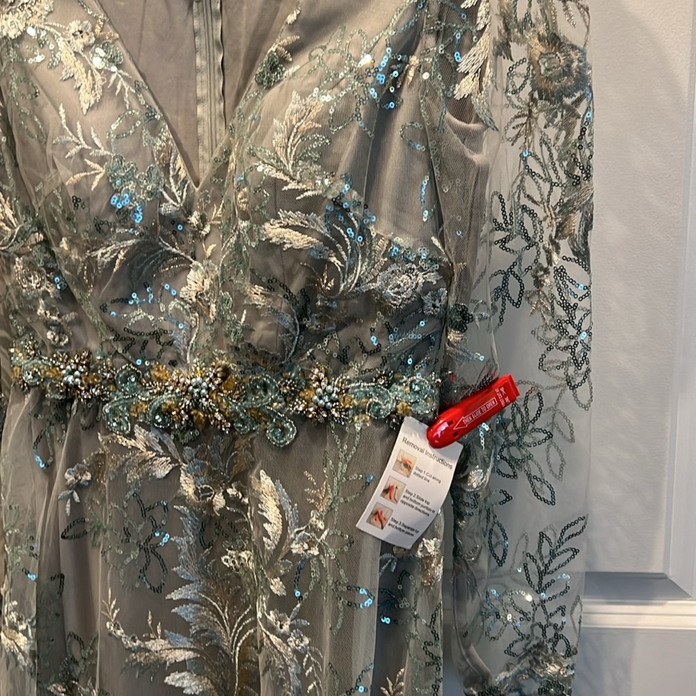 Stunning! 🤩 Macduggal Sz 0 embellished illusion long sleeve A line dress NWT - Picture 8 of 10